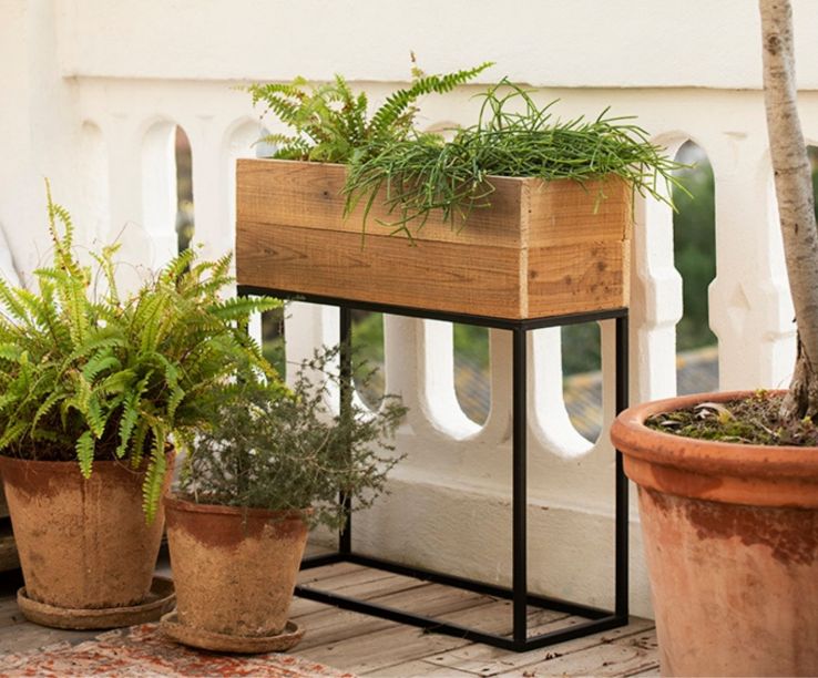 Jardinera de Madera Reciclada y estructura de acero